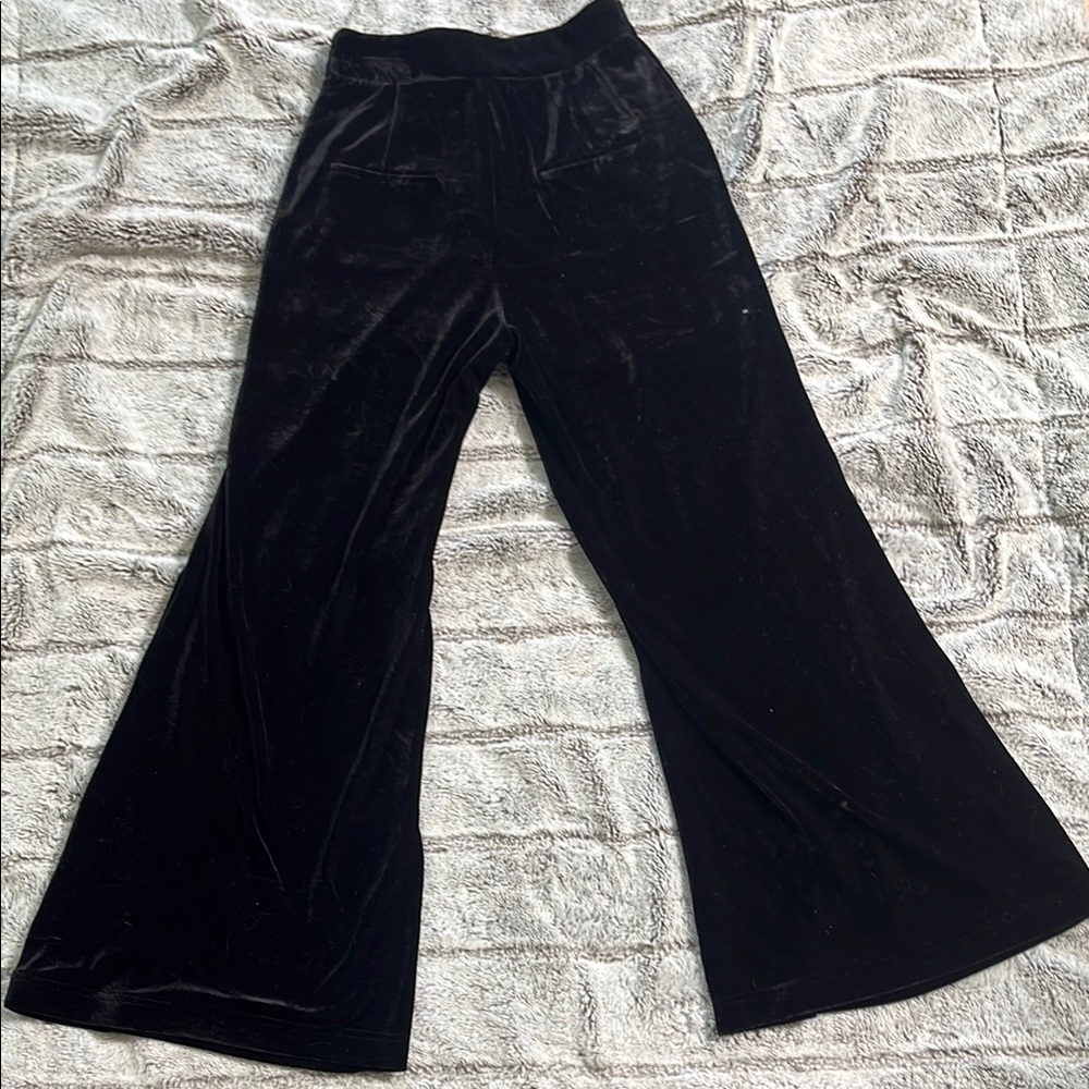 Urban Revivo Black Velvet Trousers - Picture 3 of 4
